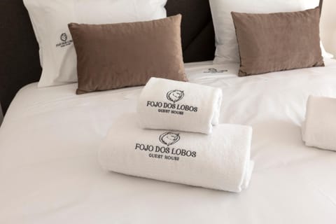 Bed, Logo/Certificate/Sign, Bedroom, towels