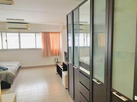 Condo Popular เมืองทอง Apartment in Bangkok