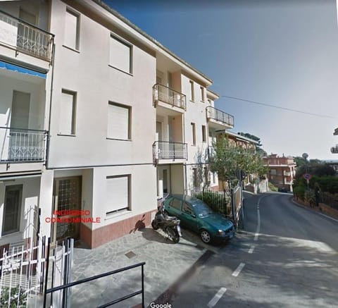 Monolocale n 5 vicino al centro e con dehor Apartment in Laigueglia