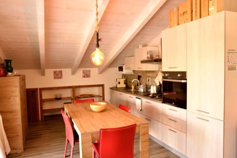 Kitchen or kitchenette, Dining area, pet friendly, stove