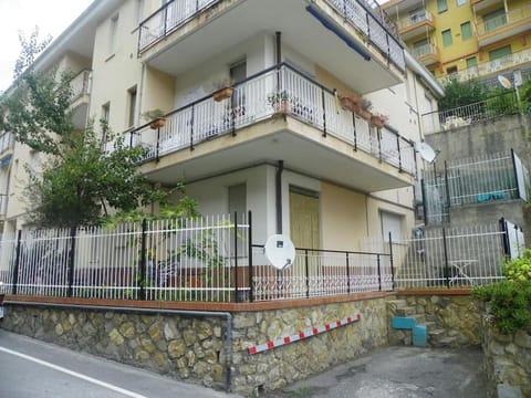 Monolocale n°1 vicino al centro con dehor Apartamento in Laigueglia