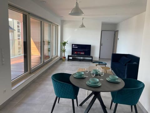New & Large 1 bedroom in Center-Terrace & Parking - 142-100 Condominio in Luxembourg