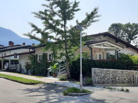 Property building, Day, Street view