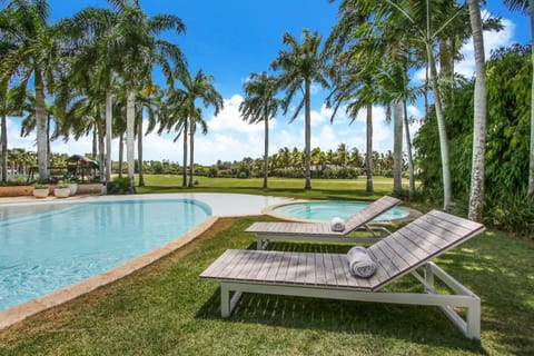 Balcony/Terrace, Garden view, Swimming pool, sunbed