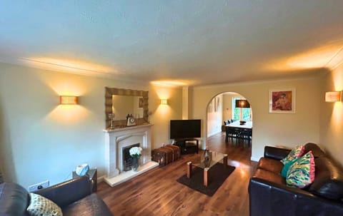 Binfield - Spacious Luxurious Four Bedroom House Casa in Wokingham
