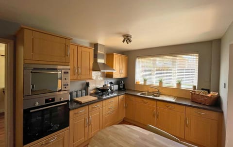 Binfield - Spacious Luxurious Four Bedroom House Haus in Wokingham