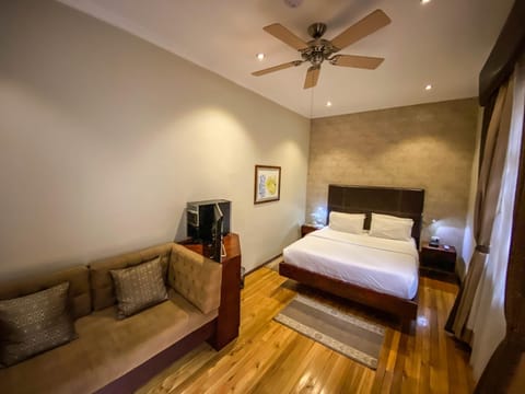 Bed, Photo of the whole room, Bedroom, Inner courtyard view