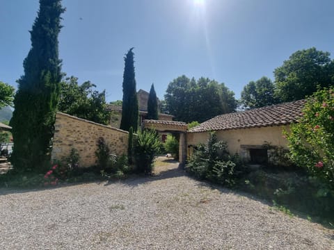 Grand Mas Provençal avec jacuzzi House in Sisteron