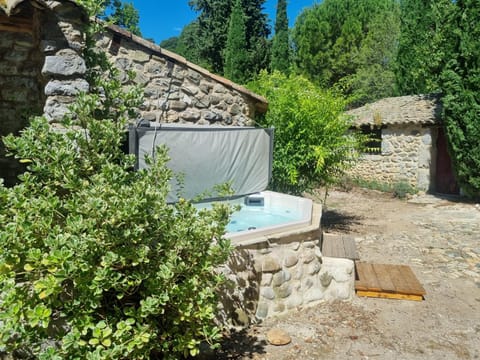 Grand Mas Provençal avec jacuzzi House in Sisteron