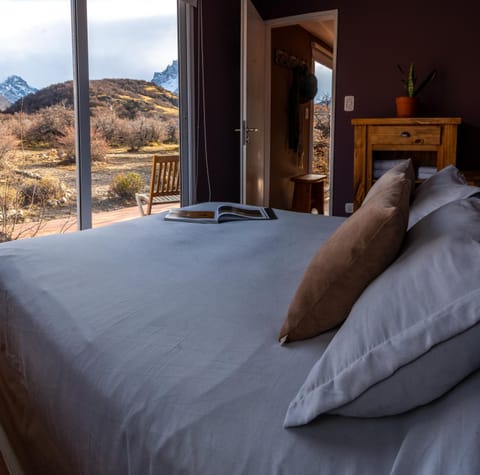 Bed, Photo of the whole room, Bedroom, Mountain view