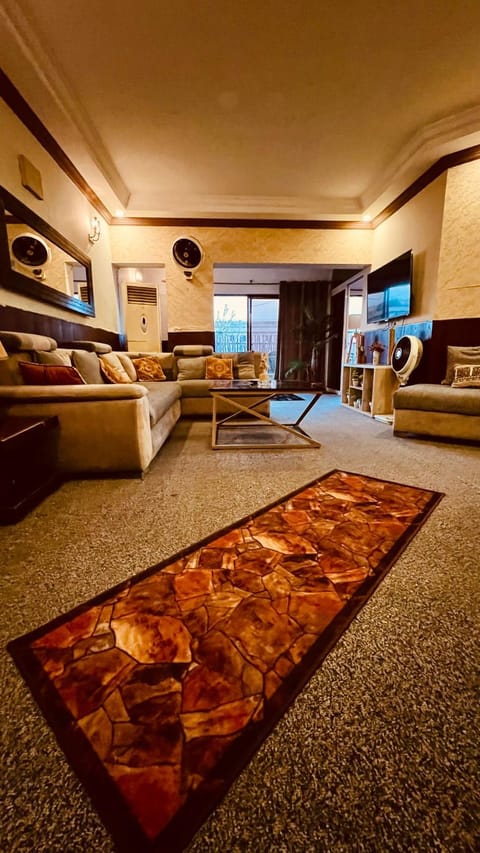 LUXURY Penthouse APARTMENT park and hills view - LUXURY standard APARTMENT lower floor Wohnung in Islamabad