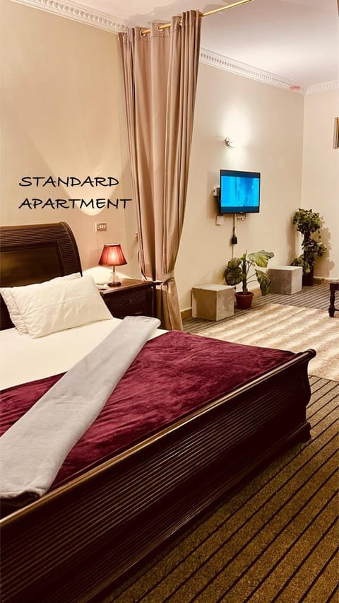 LUXURY Penthouse APARTMENT park and hills view - LUXURY standard APARTMENT lower floor Condo in Islamabad
