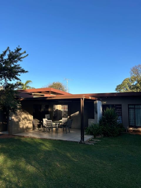 Property building, Day, Garden, Garden view