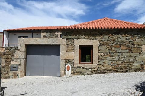 Casa de Trás-o-Muro House in Vila Real