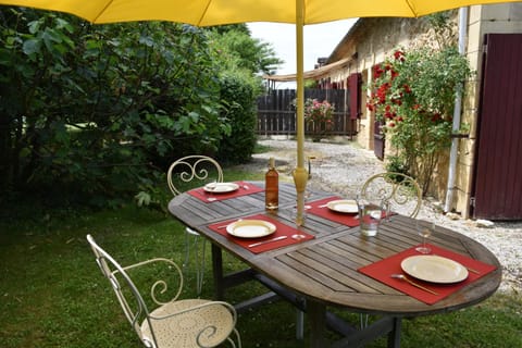 3 Gites Ruraux - Piscine - Centre ville Bergerac 10mn - Domaine de Bellevue Cottage Condo in Bergerac