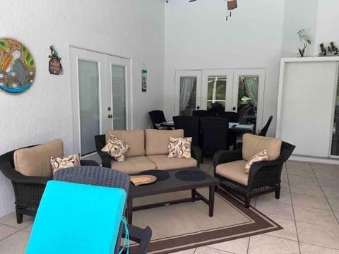 Reads Villa Villa in Poinciana