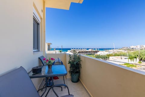 Studio on the closest beach to the city! Apartment in Heraklion