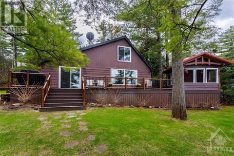 Macwan's Lakefront Cottage Haus in Greater Madawaska