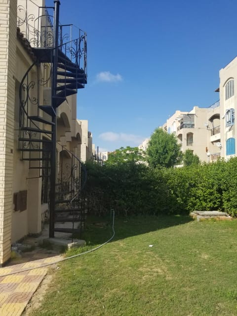 فيلا للعائلات فقط مستقله تماما بحديقه رائعه و رؤيه واضحه للبحر Apartment in Alexandria Governorate