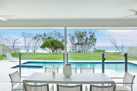 Sentosa on Tugun - Beachfront 5 Bedroom Maison in Bilinga