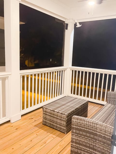 5 Star 4/3 sleeps 16 with Arcade GAME ROOM & POOL! House in Orange Beach