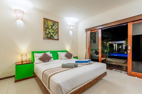 Senang Luxury Villa Bed and Breakfast in Pemenang