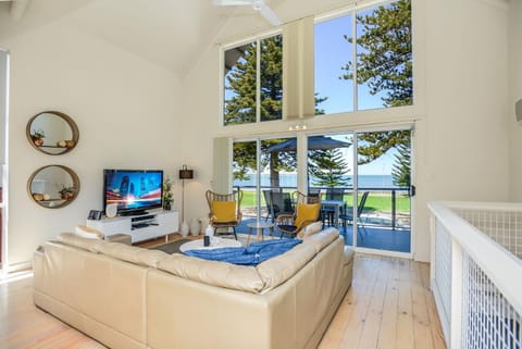 Pine Beach Villa Fabulous Sea Views Haus in Victor Harbor