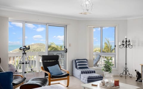 Moet Escape in Style House in Encounter Bay