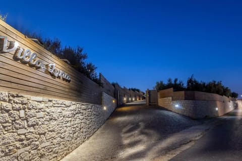 Villa Luna, 5 bedrooms, Private Pool, Hot Tub, Garden Villa in Crete