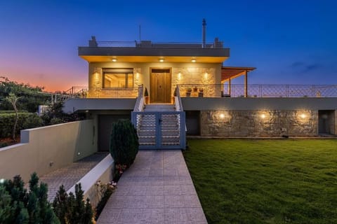 Villa Luna, 5 bedrooms, Private Pool, Hot Tub, Garden Villa in Crete