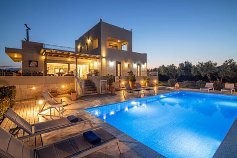 Villa Luna, 5 bedrooms, Private Pool, Hot Tub, Garden Villa in Crete