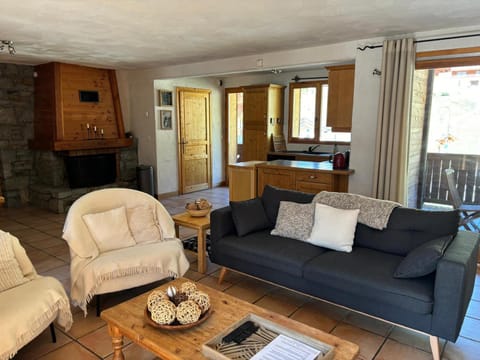 Montagnard - 4 bedroom apartment with stunning views Apartment in Sainte-Foy-Tarentaise