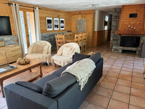 Montagnard - 4 bedroom apartment with stunning views Apartment in Sainte-Foy-Tarentaise