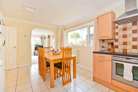 Tara, Spacious Family Home, Wonderful Sea Views House in Ventnor