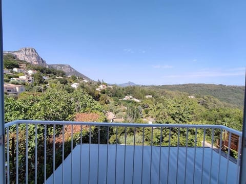 Balcony/Terrace, Mountain view