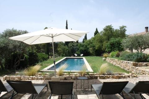 property in les baux de provence, private pool, magnificent view, ideal for 10 people in the alpilles. Villa in Les Baux-de-Provence