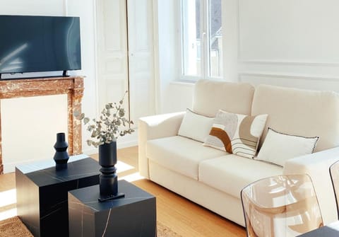 Communal lounge/ TV room, TV and multimedia, Living room, Seating area
