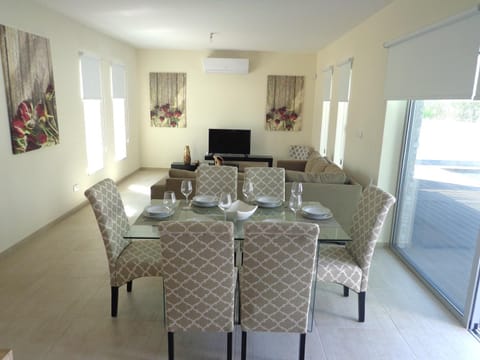 Living room, Dining area