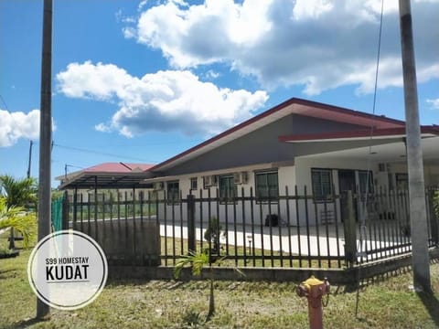 S99 HOMESTAY KUDAT House in Sabah