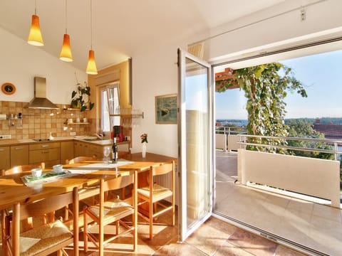 Balcony/Terrace, Kitchen or kitchenette, Dining area