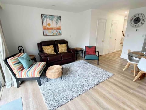 Endless Summer -Updated Townhome, 3-5 minute walk to the beach! House in Indian Harbour Beach