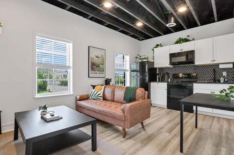 Housepitality - The City View Suite Condo in German Village