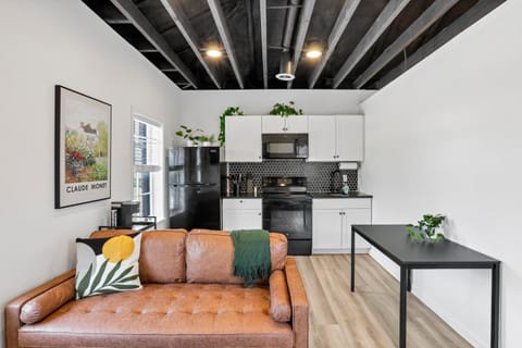 Housepitality - The City View Suite Apartment in German Village