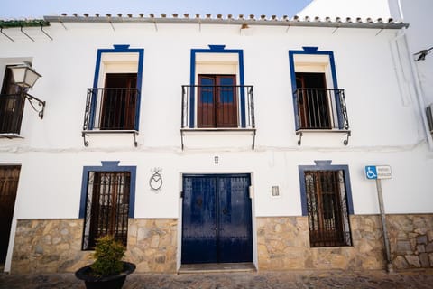 Property building, Facade/entrance, Day