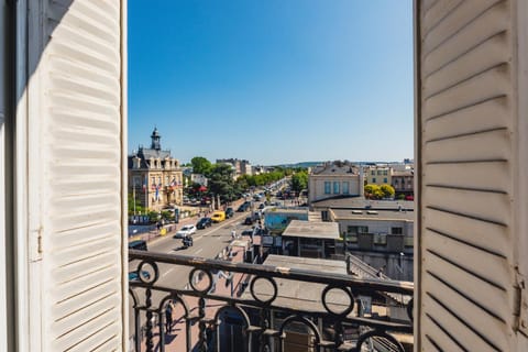 Modern&Confort Fully Furnish Apartment ⭑ La Défense ⭑Champs Elysées⭑ RER A & L Copropriété in Sartrouville