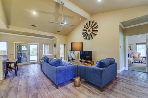 Spacious Lubbock Home with Private Pool and Yard! Maison in Lubbock