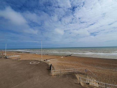 Modern spacious apartment by the sea Apartamento in Bexhill