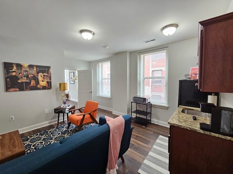 Luxurious 1 Bed 1 Bath Stay at the Historic Inman Condo in Champaign
