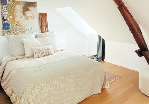 Bed, Photo of the whole room, Bedroom, hair dresser