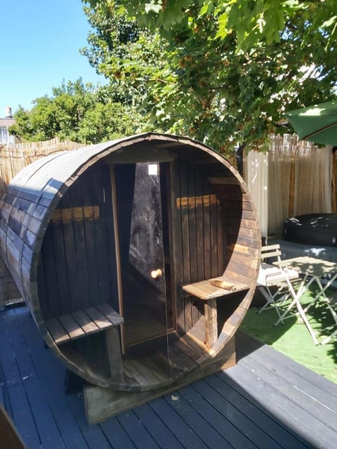 3Bed 2Bath with Garden sauna & Hot Tub House in London Borough of Southwark